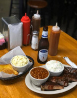 Nooga-Q Smokehouse & Grill food