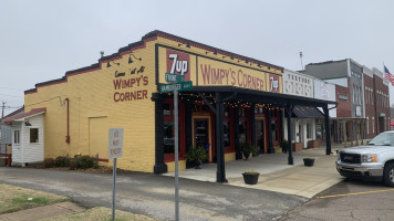 Wimpy's Corner outside