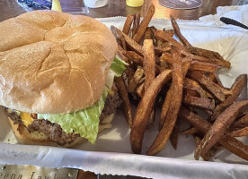 Bradley's Olde Tavern food