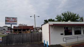 Pita Plus Gyros outside