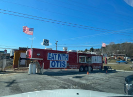 Eat With Otis outside