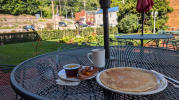 Riverside Inn food