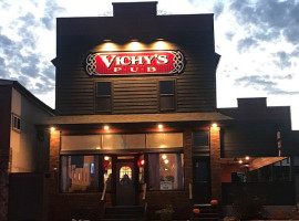 Vichy's Pub outside