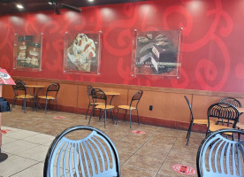 Cold Stone Creamery inside