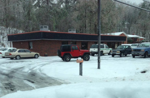 Lance's Pizza Subs outside