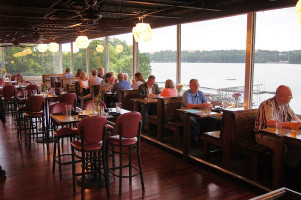 Lakeshore Grille outside