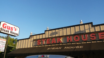 Gus's Steakhouse outside