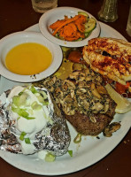 Gus's Steakhouse food