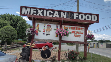 Hernandez Mexican Food outside