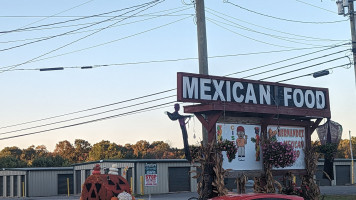 Hernandez Mexican Food outside