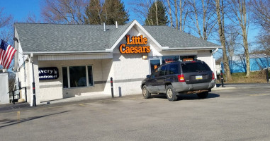 Little Caesars Pizza outside