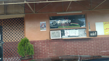 El Taco Amigo outside