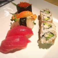 Seiji's Sushi food