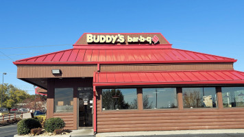 Buddy's -b-q outside