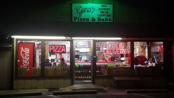 Geno's Pizza food