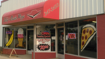 Sally's Classic Pizza food