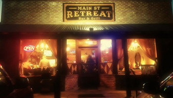 Main St Retreat Grill outside