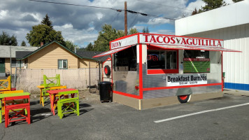 Tacos Reynoso outside