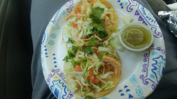 Tacos Reynoso outside