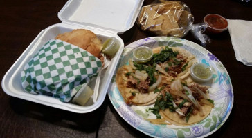 Tacos Reynoso outside