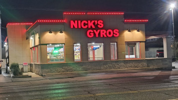 Nick's Gyros outside