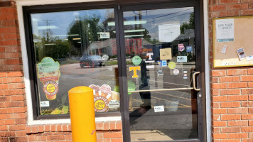 Round Up And Ice Cream outside