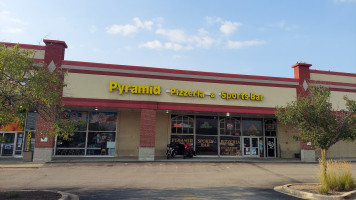 Pyramid Sports Pizzeria inside