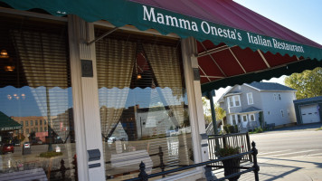 Mamma Onesta's Italian outside