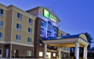 Holiday Inn Express Suites Statesville outside