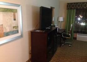 Holiday Inn Express Suites Statesville inside