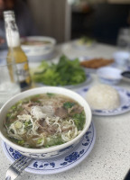 Pho Hung Cali food