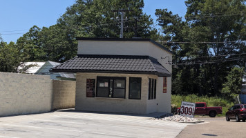 Hiro Hibachi outside