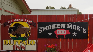 Smoken Moe's Unreal Bbq outside