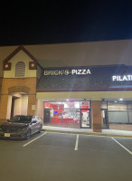 Brick's Pizza outside