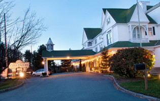 The Chestnut Grille At The Green Park Inn outside