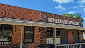 Dewey's Grill food