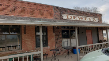 Dewey's Grill food