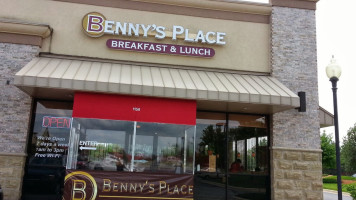 Benny's Place outside