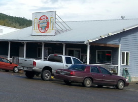 Creekside Gas Grill outside