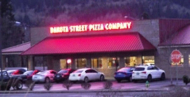 Dakota Street Pizza Company outside