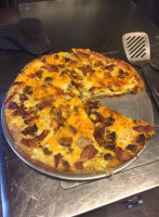 Twin Oaks Pizzeria, Deli food