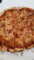 Arnie's Pizza food