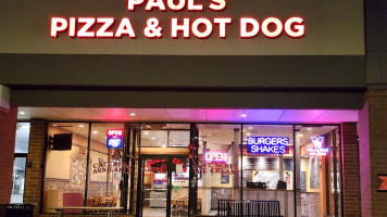 Paul's Pizza Hotdogs outside