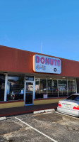 Donuts 4 U outside