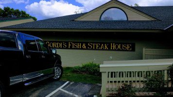 Gordi's Fish Steak House outside