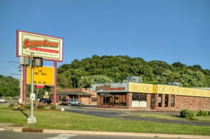 Super Gyros outside