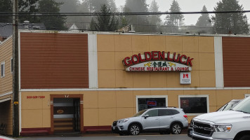 Golden Luck Lounge outside