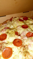 Monte's Pizza food