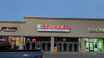 El Rodeo outside