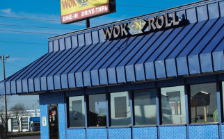 Wok N Roll outside